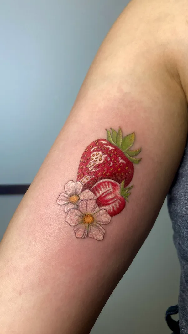Tatuagem de micro realismo a cor feita pela Mara no Lonely Hearts Club Tattoo, Torres Vedras