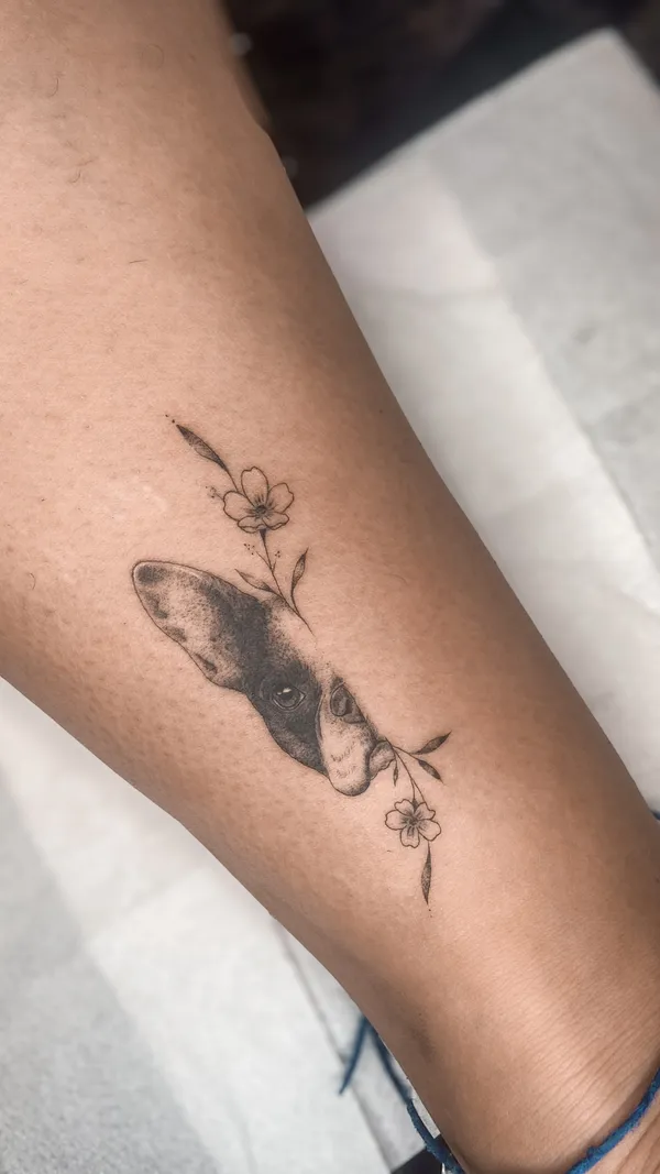 Tatuagem de micro realismo a cor feita pela Mara no Lonely Hearts Club Tattoo, Torres Vedras