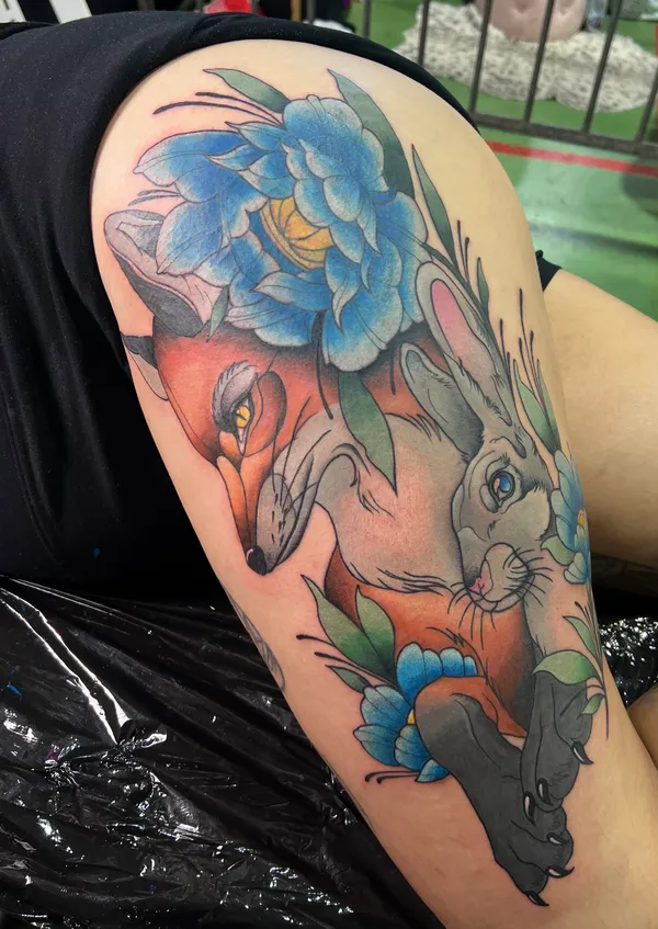 Tatuagem neotradicional feita pela Mara no Lonely Hearts Club Tattoo, Torres Vedras