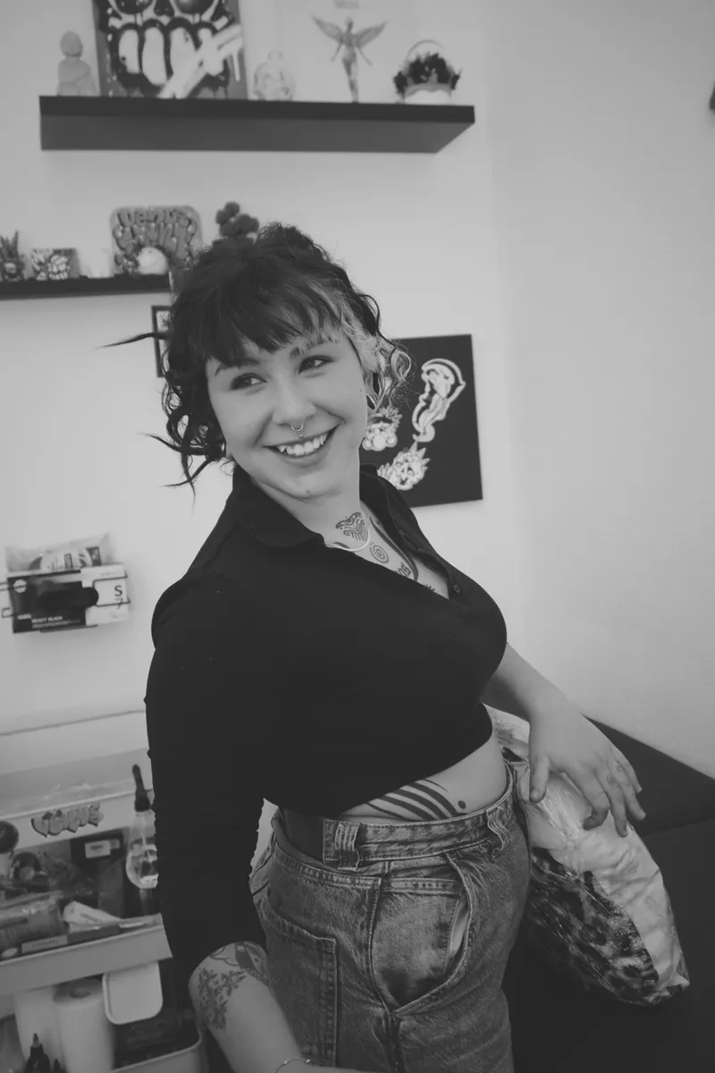 Retrato da tatuadora Marta Leiria no Lonely Hearts Club Tattoo