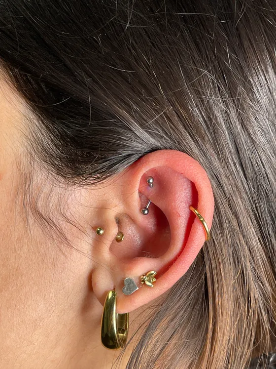 Piercing rook na orelha, feito no Lonely Hearts Club Tattoo, Torres Vedras